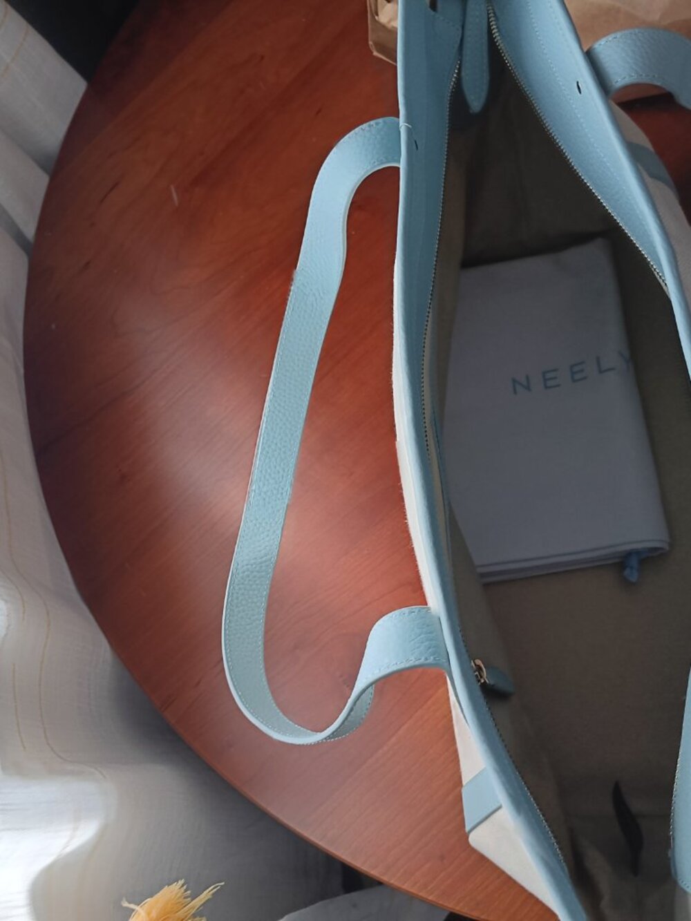 NWT Neely and Chloe Travel Tote Light Blue Pebbled Leather & White Canvas - Picture 8 of 10